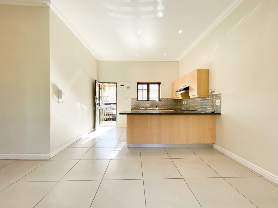 To Let 2 Bedroom Property for Rent in Wynberg Upper Western Cape